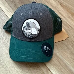 NWT The North Face Mudder Trucker Classic Fit Hat